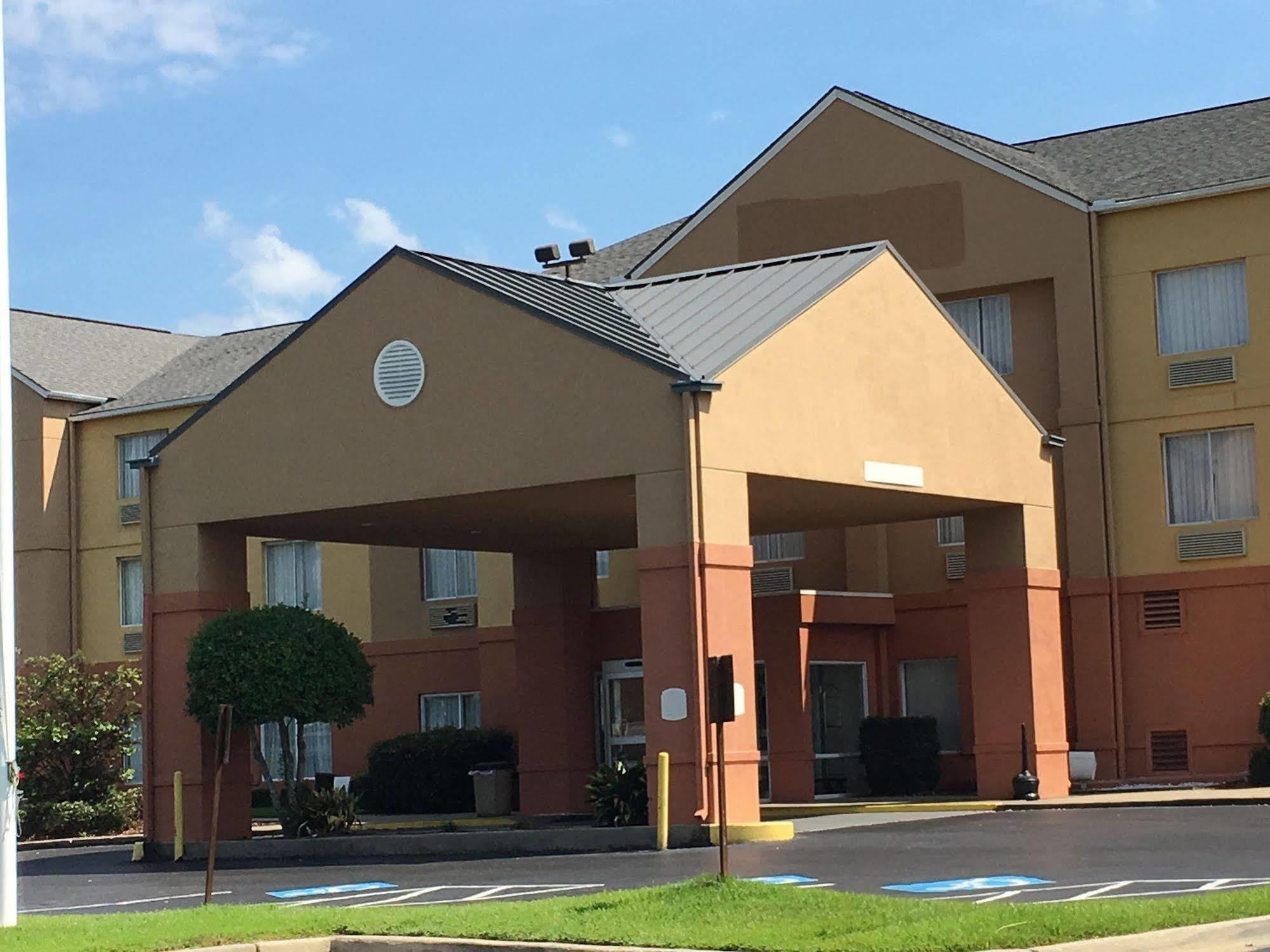 Red Roof Inn & Suites Vicksburg Exterior foto